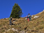 39 In decisa salita alla cima Venturosa incontriamo amici